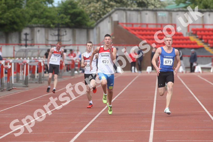 670 Christian Carson (Gateshead) and 677 Thomas Knight (Cardiff AC/Durham University), 2011 North East Champs, Gateshead